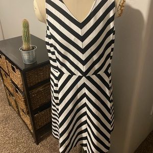 MARKET & SPRUCE | Sleeveless V Neck Dress